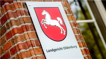 Vor dem Landgericht in Oldenburg muss sich seit Montag ein 23-Jähriger verantworten. Die Staatsanwaltschaft erhebt schwere Vorwürfe gegen ihn.