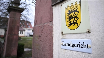 Vor dem Landgericht Mosbach hat der Prozess gegen einen selbst ernannten Life Coach und seinen jüngeren Bruder begonnen.