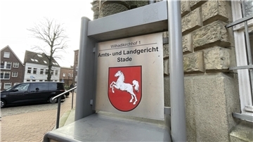 Urteil gegen Millionenbetrüger aus Samtgemeinde Selsingen vertagt Vor dem Landgericht Stade wurde am Donnerstag der Prozess gegen einen mutmaßlichen Millionenbetrüger aus der Samtgemeinde Selsingen fortgesetzt. Zum erwarteten Urteilsspruch kam es nicht.