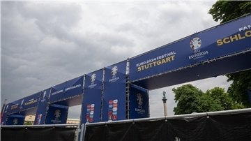 Vor dem letzten EM-Vorrundenspiel in Stuttgart hatte ein Unwetter das Public Viewing auf dem Schlossplatz unterbrochen.