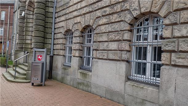 Gyhum: Sechs Jahre Haft für geständigen Missbrauchstäter Der Eingang zum Zevener Landgericht.