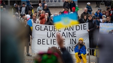 Vor der Großen Kirche versammelten sich die Demoteilnehmer zur Kundgebung.