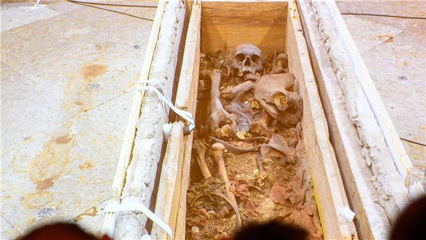 Der Kaiser braucht einen Sarg Vor ungefähr 1.000 Jahren wurde Otto der Große beigesetzt. Nun soll er einen neuen Sarg bekommen.