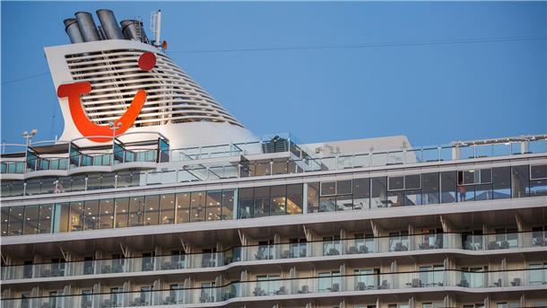 Vorbereitungen für eine Rückkehr: Das Kreuzfahrtschiff „Mein Schiff 6“ wird nach Rostock zur „Mein Schiff 4“ fahren.