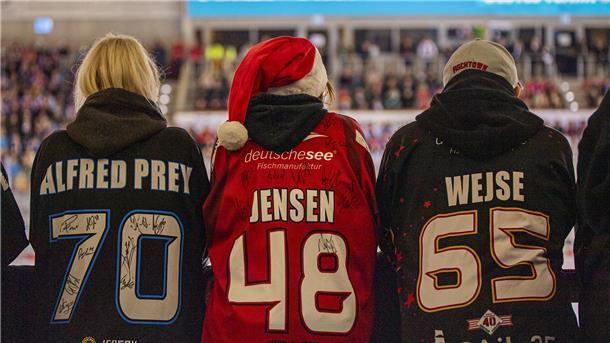 Family-Skate, ein Schnitzel-Buffet - und ein Weihnachts-Heimspiel gegen Köln Vorfreude bei den Fans auf das Weihnachtsspiel der Fischtown Pinguins am zweiten Weihnachtsfeiertag gegen die Kölner Haie.