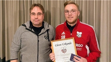 Vorsitzender Matthias Otten (links) und Sportler des Jahres Sascha Börsdamm.