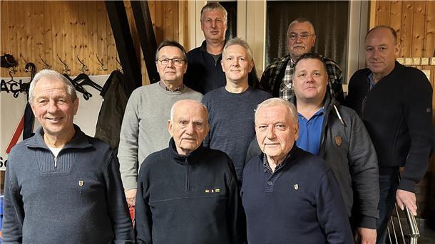 Aktuelle und ehemalige Vorstandsmitglieder der Kameradschaft ehemaliger Soldaten in Lunestedt