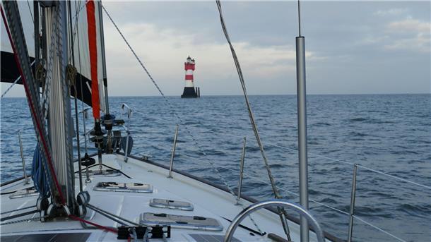 Während des „Kleinen Nordsee-Törns“ mit der „Polaris“ fährt man bis zum „Roter Sand“.