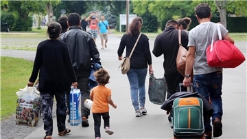 Während die Zahl der ukrainischen Kriegsflüchtlinge stark gesunken ist, reißt der Zustrom von Asylsuchenden nicht ab.