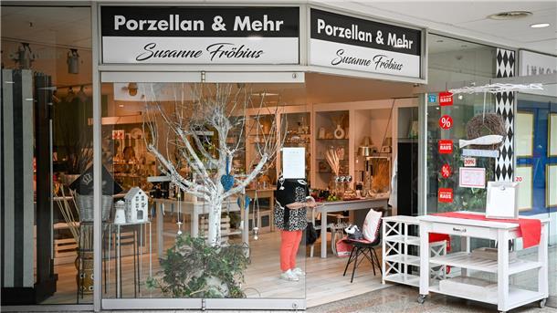 Bremerhavens Innenstadt: Zwei Deko-Läden verschwinden – einer gibt Rätsel auf Während „Porzellan & Mehr“ planmäßig aufhört, geben andere Schließungen Rästel auf.