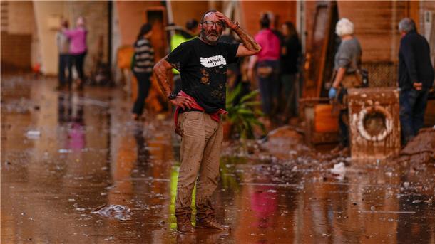 Klimaextreme störten globalen Wasserkreislauf 2024 erheblich Während viele Teile der Erde 2024 unter verheerenden Dürren litten, wurden andere Regionen - darunter etwa Spanien - von Überschwemmungen getroffen. (Archivbild)
