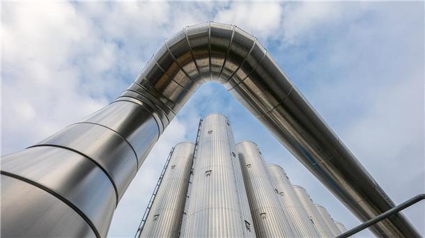 Ampel-Vorhaben: Länder sollen Pläne für Wärmewende liefern Wärmespeicher mit einer Kapazität von insgesamt 300 Megawattstunden sowie ein Ausgleichsgefäß stehen auf dem Gelände des Heizkraftwerkes Cottbus.