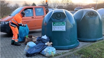 Verschmutzung an Glascontainern in Langen.