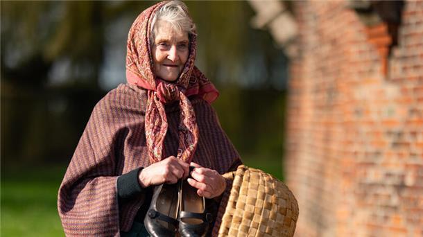 Waltraut Haffner als Frau des Schuhmachers.