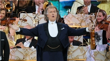Walzermusik könne Menschen zum Swingen bringen, sagte der Dirigent. (Archivbild)