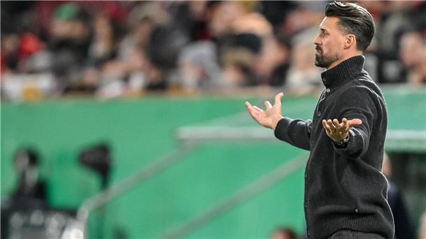 Wagners Horrorwoche: „Verunsichert? Null komma null“ Was nun, Herr Wagner? Augsburgs Trainer steht auch im DFB-Pokal mit leeren Händen da.