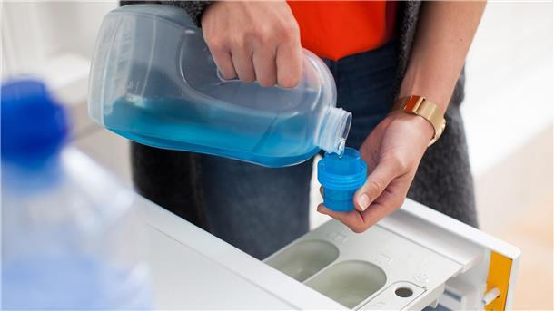 Gar nicht dufte: Wenn Duftstoffe die Gesundheit belasten Waschmittel und vor allem Weichspüler enthalten oft viele Duftstoffe. Besonders für Asthmatiker und empfindliche Menschen kann das zum Problem werden.