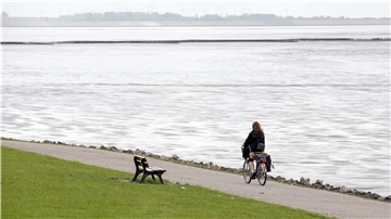 Fahrradfahren am Deich