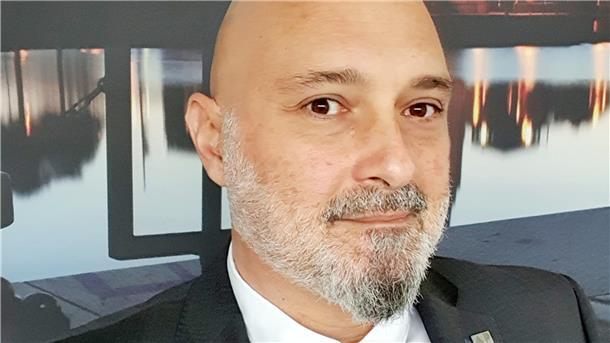 Wechselt vom Haus S der Hochschule ins Haus V: Professor Alexis Papathanassis.