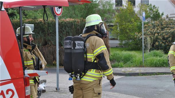 Lager eines Fahrradhändlers in Brake ausgebrannt Wegen der starken Rauchentwicklung waren auch Atemschutzgeräte im Einsatz.