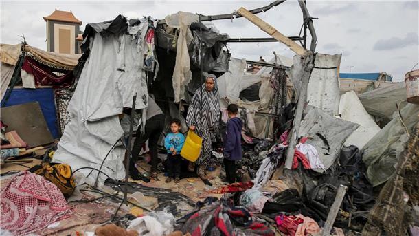 Israel nach Rafah-Angriff immer mehr unter Druck Wegen des tödlichen Luftangriffs in Rafah hat die Hamas ihre Teilnahme an den Verhandlungen über eine Waffenruhe vorerst ausgesetzt.