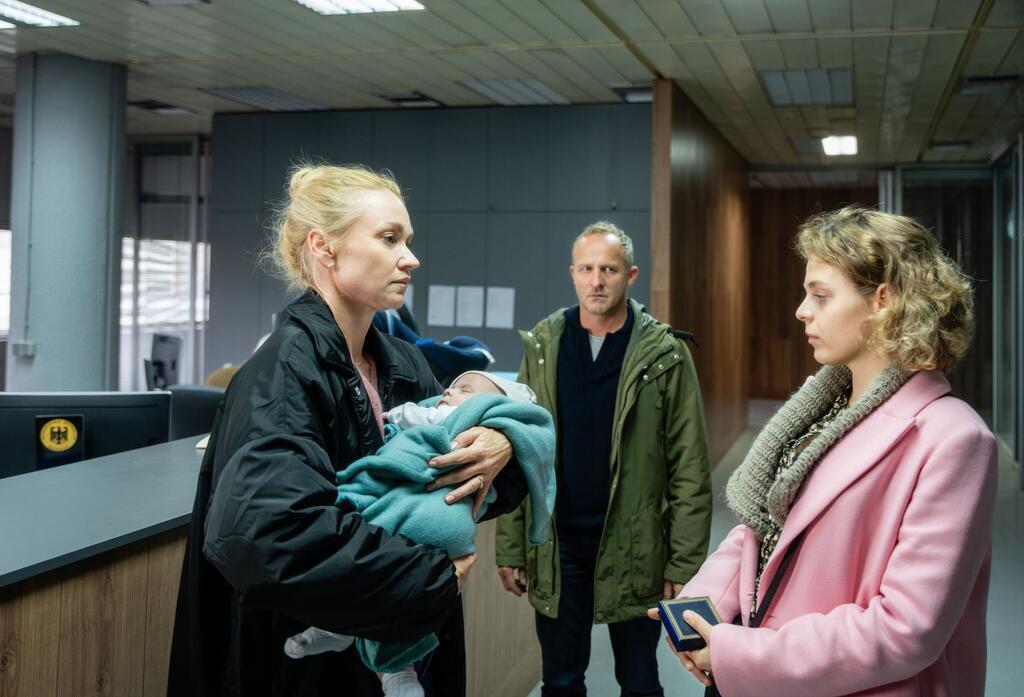 Wegen des Ukraine-Krieges bleibt das Baby für Niclas und Judith länger bei Leihmutter Oksana als geplant.