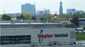 Wegen einer nicht bezahlten Geldstrafe hat ein Passagier aus Georgien am Hamburger Flughafen Schwierigkeiten bekommen. (Symbolbild)