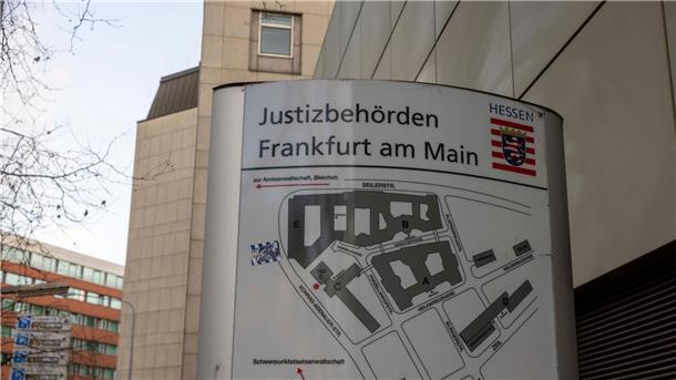 Bewährungsstrafe nach tödlichem Schlag auf Fußballplatz Wegen einer tödliche Auseinandersetzung nach einem Fußballturnier ist ein Jugendlicher zu einer Bewährungsstrafe von zwei Jahren verurteilt worden.