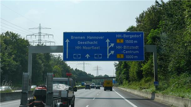 Wegen einer Vollsperrung der A1 müssen Autofahrer in Richtung Bremen/Hannover in Hamburg-Billstedt abfahren. (Archivbild)