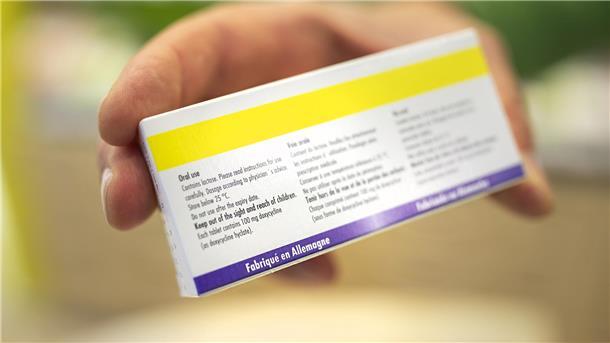Bremerhavener Apotheker fassungslos: Medikamente für Afrika müssen hier bleiben Wegen Lieferengpässen bei Antibiotika wird dieses für Kamerun bestimmte Medikament für den deutschen Markt einbehalten.