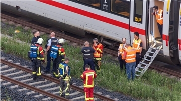 Wegen Qualms auf einer Toilette musste ein ICE auf dem Weg nach Hamburg in Thüringen stoppen.