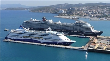 Wegen starker Winde verzichtet Mein Schiff 2 auf den Azoren-Stopp – nun geht‘s nach Teneriffa.