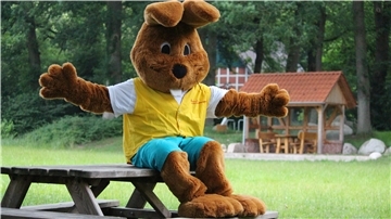 Weich und knuddelig: Hanni Hase freut sich schon auf Ostern in Ostereistedt.