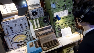  "Frohe Weihnachten" wurde mithilfe eines Streifenschreibers im Museum Norddeich Radio gedruckt. 