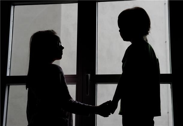Weil immer mehr Kinder vernachlässigt aufwachsen, steigt die Zahl der Inobhutnahmen und die der Heimunterbringung. Damit einher gehen steigende Ausgaben für den Landkreis.