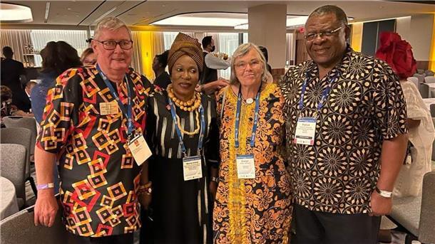 Weltweite Seervice-Organisation: Hans-Günther Gellersen (links) und seine Ehefrau Evelyn (3. von links) mit den Rotary-International Direktoren Maria aus Nigeria und Patrick aus Sambia auf der Rotary-Convention in Houston.