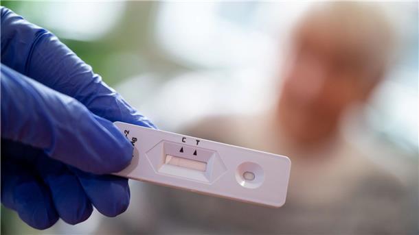 Die Probleme nach einem positiven Testergebnis Wenn der Schnelltest positiv ist, dann folgt ein sogenannter PCR-Test.