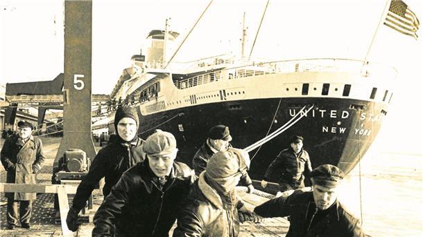 Mit Video: Historischer Film über die „United States“ aufgetaucht Wenn die „United States“ in Bremerhaven festmachte, kamen Glanz und Glamour in die Stadt. Ein nun aufgetauchter Film zeigt zwar keine Aufnahmen aus Bremerhaven, aber die Jungfernfahrt der „United States“ von New York nach Southampton.