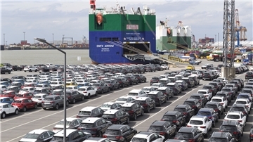 Wenn durch Automatisierung das Personal besser gesteuert werden kann, werden auf dem Autoterminal womöglich weniger Fahrer gebraucht, heißt es in einem Senatsbericht.