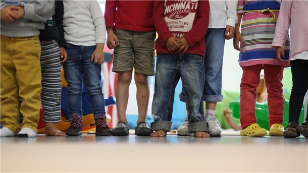 Wenn es draußen kalt wird, brauchen Kinder warme Schuhe und Jacken. Hilfe für Mitbürger hat schon für etliche Familien Winterkleidung finanziert. Hilfe für Mitbürger gibt das Geld weiter, das Leserinnen und Leser der Kreiszeitung spenden, um Menschen zu helfen, die durchs soziale Netz fallen.