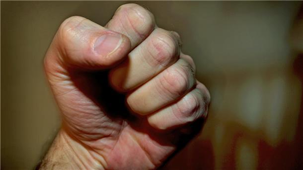 Wenn Fäuste „sprechen“, ist jede Kommunikation am Ende. Nach den Eheleuten Brunke aus Drangstedt hat sich jetzt auch eine Frau aus Bad Bederkesa gemeldet, um von gewalttätigen Attacken gegen ihre Tochter an der Oberschule Bederkesa zu berichten.