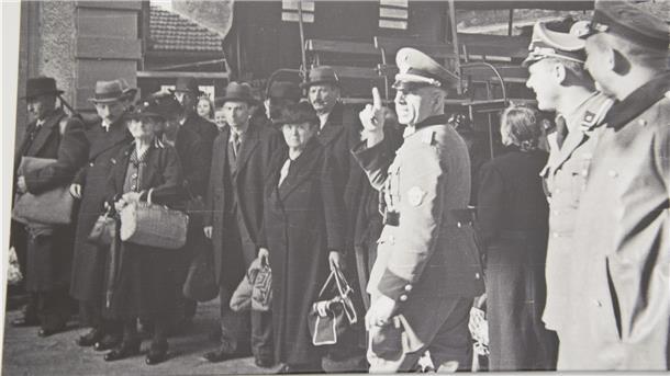Wenn Fotos der Inszenierung von Macht dienen: Am 22. Oktober 1940 entstand diese Aufnahme in Lörrach aus dem Blick der Täter.