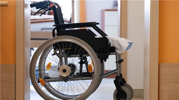Deloitte: Defizit der Krankenkassen wird massiv steigen Wer alt wird, wird häufiger krank. Eine alternde Bevölkerung bedeutet für die Krankenkassen stark steigende Ausgaben. (Symbolbild)