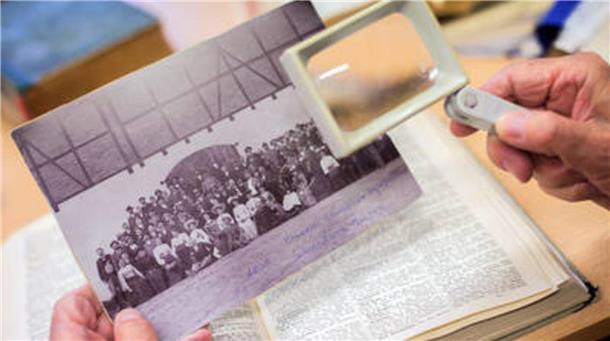 Wer auf der Suche nach seinen Ahnen ist, der wird im Ortsfamilienbuch für Zeven nunmehr fündig, wenn die Familie vor 1930 Wurzeln in der Gegend geschlagen hat.