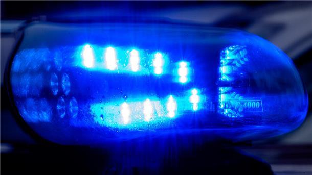 Wer der Polizei Hinweise zu den Tätern geben kann, wird gebeten, sich bei der Polizei Schiffdorf zu melden.