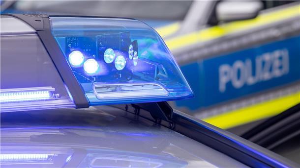 Unbekannte brechen in Reformhaus in Bremerhavener Innenstadt ein Einsatzfahrzeuge der Polizei