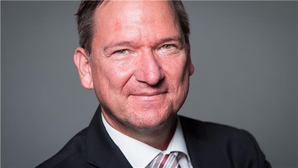 Fünf Dinge, die Gründer in Bremerhaven wissen müssen... Wer in Bremerhaven gründet, muss ihn kennen: Lars Mickeleit vom Arbeitsförderungszentrum (AFZ) in Bremerhaven und seine Kollegen.