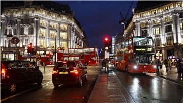 Wer sich den Londoner Verkehr mit dem eigenen Auto antun möchte, muss sich auch mit den geltenden Regeln rund um Umweltzone und City-Maut herumschlagen.