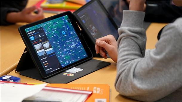 Digitalpakt ade: Und jetzt? Cuxland-Schulen verfügen nun über schnelles Internet Wer vom Digitalpakt Geld für Tablets oder Whiteboards erwartet hat, wurde enttäuscht. Im Cuxland mussten die Millionen erst mal in die Infrastruktur gesteckt werden.