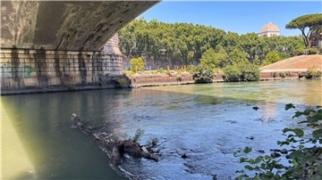 Wer will hier ins Wasser? Das Schwimmen im Tiber soll künftig wieder möglich sein.
